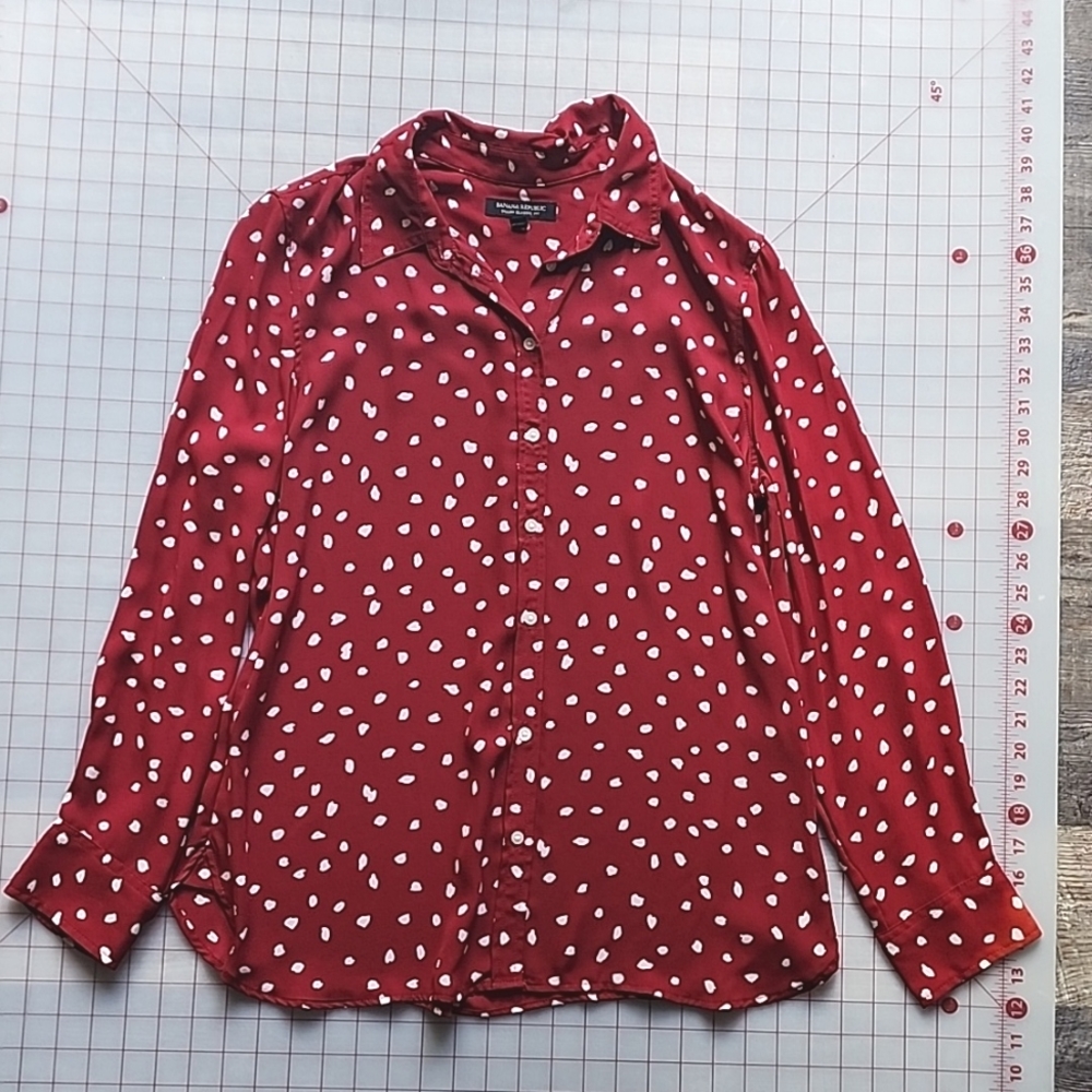 Banana republic botton down shirt  Clasic Blouse top dotted white red Top